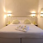 فندق Artemisia Palace 4*