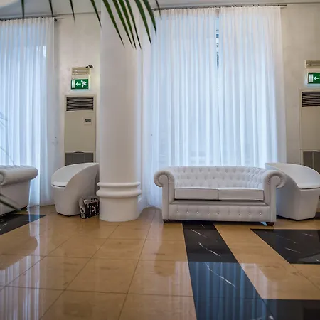 מלון Artemisia Palace 4*